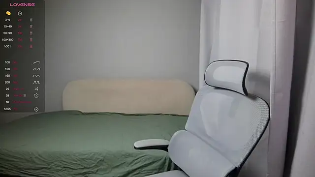 Snapshot of LeonBoykisser chatting on February 2026 01:28:02 PM LeonBoykisser online show from February 2026 01:28:02 PM