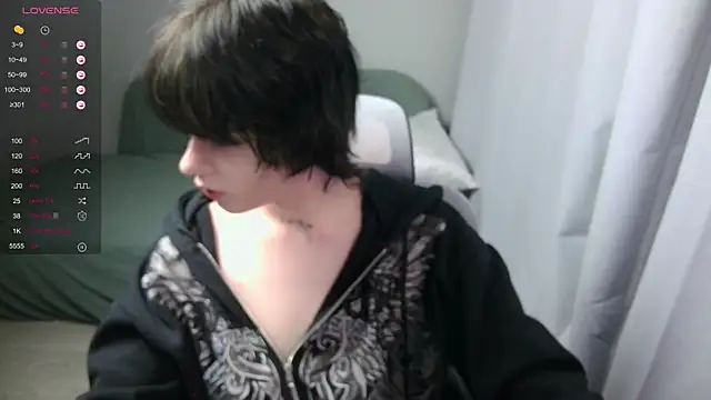 Snapshot of LeonBoykisser chatting on February 2026 03:21:01 PM LeonBoykisser online show from February 2026 03:21:01 PM