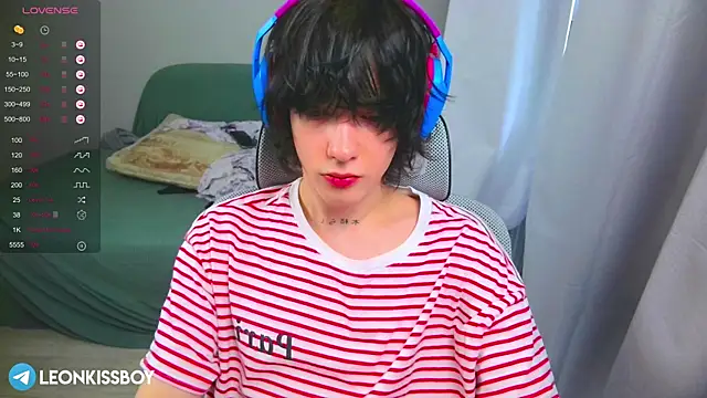 LeonBoykisser online show from March 2026 08:20:01 AM