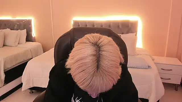 Bela Craxkerr online show from April 2026 12:39:02 PM