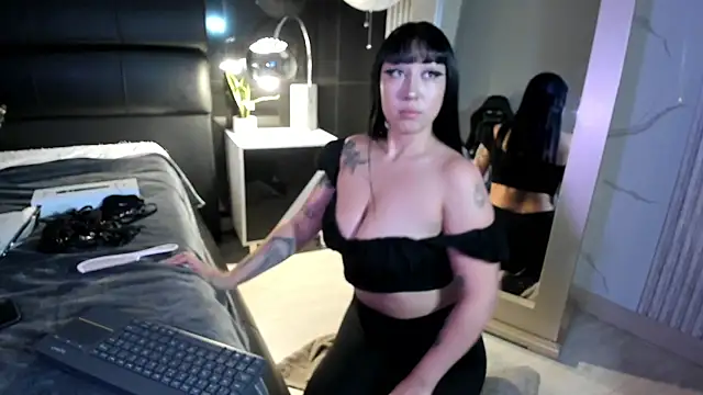 KomiCatt online show from February 2026 12:01:01 PM