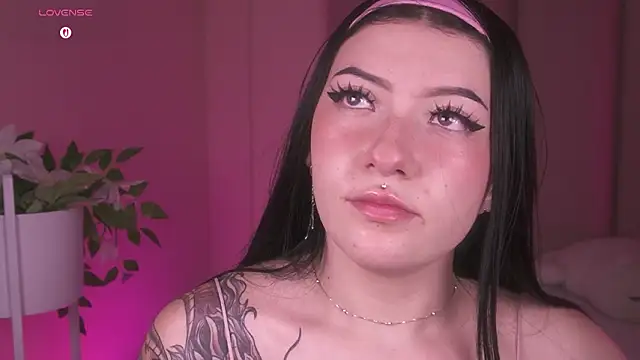 Snapshot of Dolcexx_ chatting on February 2026 08:09:01 PM Dolcexx online show from February 2026 08:09:01 PM