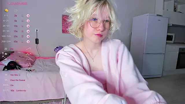 Allettaevee online show from April 2026 02:47:02 AM