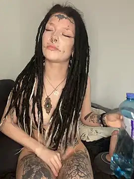 demonLamia online show from April 2026 05:32:02 PM