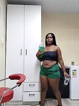 LUNAARXO1 online show from April 2026 11:43:01 AM