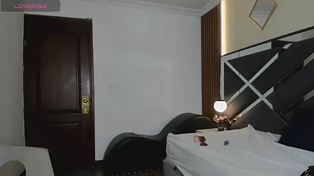 Ambarross  online show from March 2026 01:30:01 PM