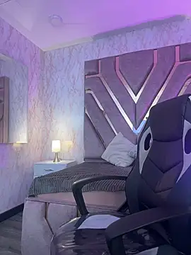 elodie rouge online show from April 2026 08:04:01 PM