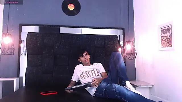 Snapshot of James_And_Kenet chatting on February 2026 11:33:01 AM James And Kenet online show from February 2026 11:33:01 AM