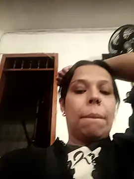 Snapshot of RossyAlvarez chatting on June 2026 05:12:01 AM RossyAlvarez online show from June 2026 05:12:01 AM