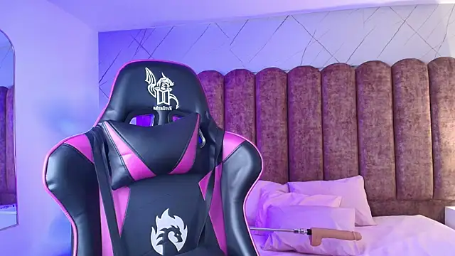 ShadowLune online show from March 2026 08:12:02 PM