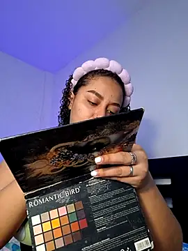 Snapshot of curly_girl_31 chatting on February 2026 06:01:02 PM curly girl 31 online show from February 2026 06:01:02 PM