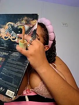 Snapshot of curly_girl_31 chatting on February 2026 06:48:01 PM curly girl 31 online show from February 2026 06:48:01 PM