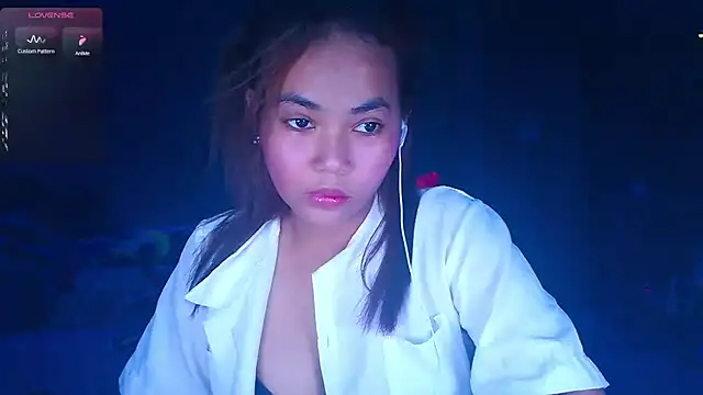 Snapshot of Pearlveil chatting on February 2026 06:00:02 AM Pearlveil online show from February 2026 06:00:02 AM