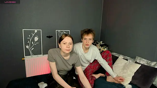 Lola Raivis  online show from February 2026 07:32:01 PM