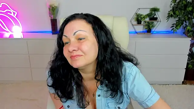 IrissMoon online show from March 2026 06:23:02 PM