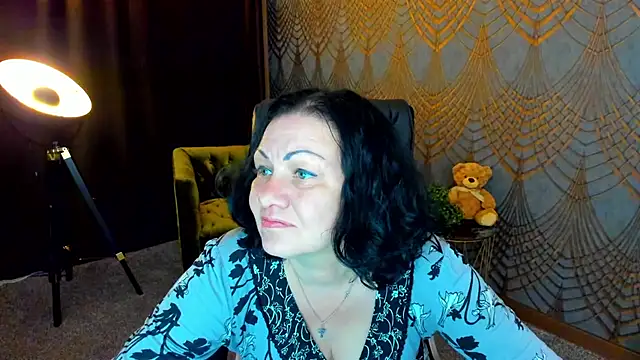IrissMoon online show from June 2026 05:55:02 PM