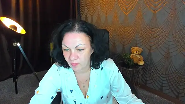 IrissMoon online show from June 2026 04:49:01 PM