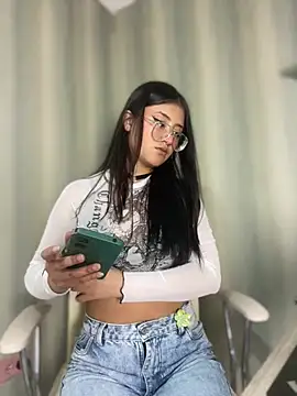 Snapshot of StrawberryPink_ chatting on February 2026 12:06:01 PM StrawberryPink online show from February 2026 12:06:01 PM