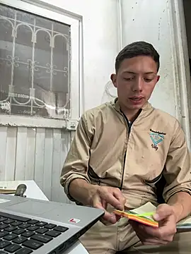 santiObrero online show from April 2026 08:25:02 PM