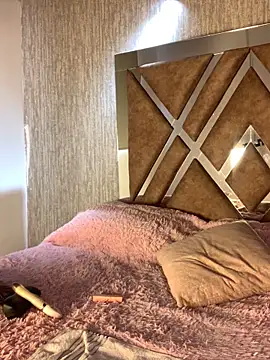 Snapshot of TianaRios_Pink chatting on February 2026 04:05:02 PM TianaRios Pink online show from February 2026 04:05:02 PM