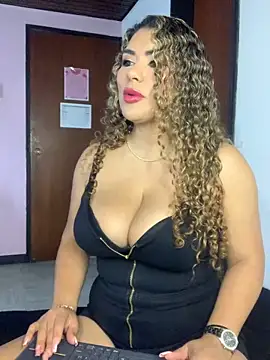 Snapshot of TianaRios_Pink chatting on March 2026 03:52:01 PM TianaRios Pink online show from March 2026 03:52:01 PM