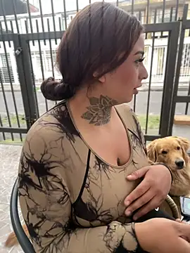 Snapshot of EmilyMoore_Pink chatting on February 2026 11:00:01 PM EmilyMoore Pink online show from February 2026 11:00:01 PM