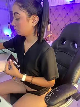 Auri   online show from March 2026 07:57:02 PM