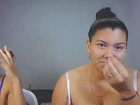 Snapshot of Helena-Paola chatting on February 2026 11:25:01 PM Helena-Paola online show from February 2026 11:25:01 PM