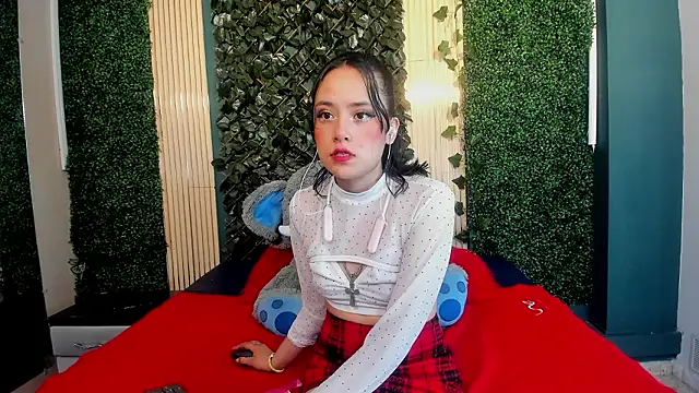 IvyyEmerald online show from March 2026 01:07:02 PM