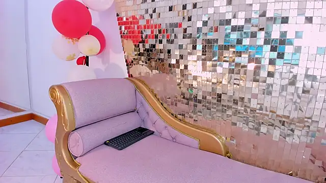 victoriavelasquez  online show from February 2026 10:19:02 PM