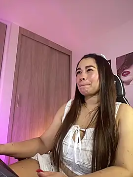 Snapshot of saray_mendozaa chatting on June 2026 07:18:02 PM saray mendozaa online show from June 2026 07:18:02 PM