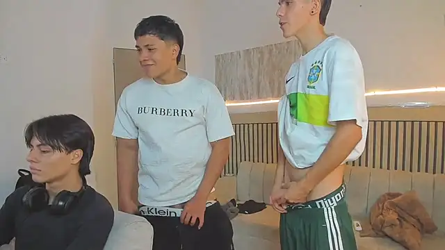 Snapshot of friendslikeplay chatting on February 2026 09:42:01 PM friendslikeplay online show from February 2026 09:42:01 PM