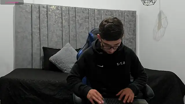 Calvin Hunter online show from April 2026 02:00:01 AM