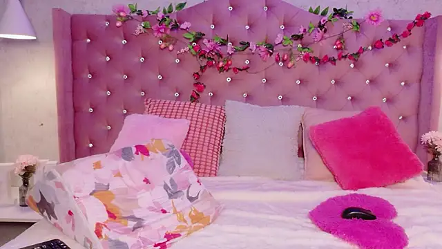 EllieNeptune  online show from April 2026 09:39:33 PM