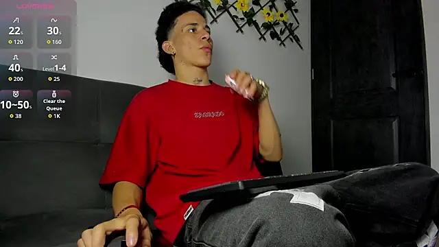 Snapshot of Maxxx_bigcockx chatting on April 2026 02:47:02 AM Maxxx bigcockx online show from April 2026 02:47:02 AM