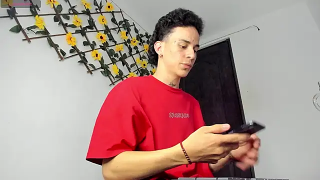 Snapshot of Maxxx_bigcockx chatting on May 2026 03:24:02 AM Maxxx bigcockx online show from May 2026 03:24:02 AM