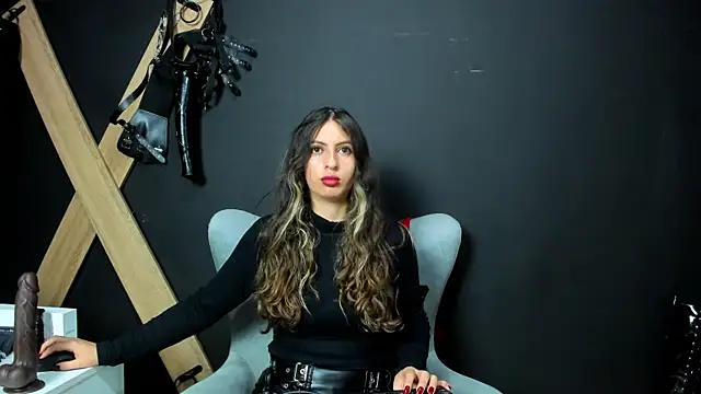 GoddesLeila online show from June 2026 01:43:02 PM