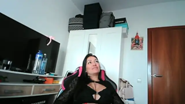 Snapshot of Yulian_Milf chatting on February 2026 12:35:01 PM Yulian Milf online show from February 2026 12:35:01 PM