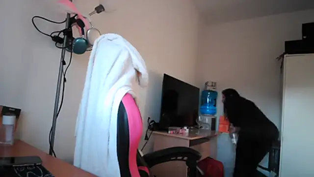 Snapshot of Yulian_Milf chatting on February 2026 04:50:01 PM Yulian Milf online show from February 2026 04:50:01 PM