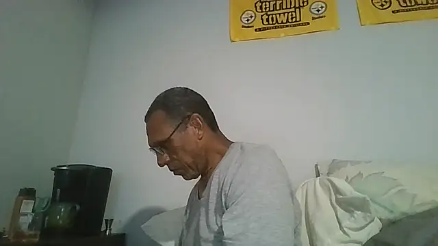 swimmer2496 online show from July 2026 01:37:01 AM