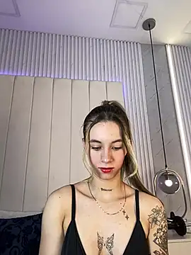 Snapshot of JuliaColemann chatting on February 2026 12:21:01 PM JuliaColemann online show from February 2026 12:21:01 PM