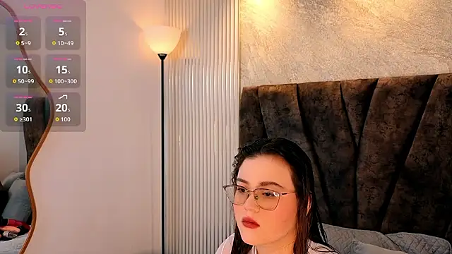 zoe hugeboobs online show from February 2026 12:00:01 PM