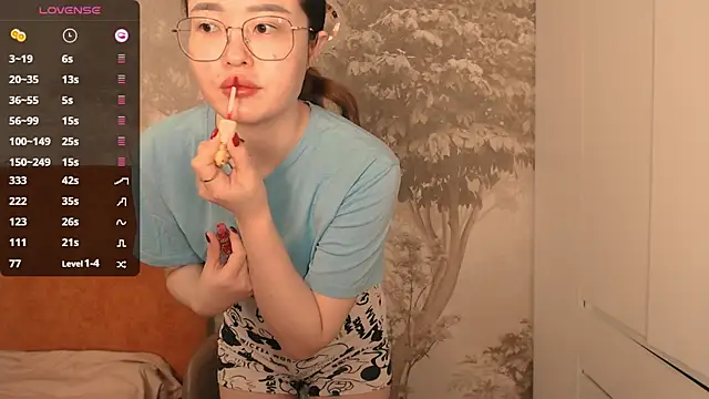 Hiaru Cutie online show from November 2025 05:42:02 AM