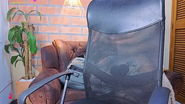 mister eithan online show from March 2026 02:41:02 AM