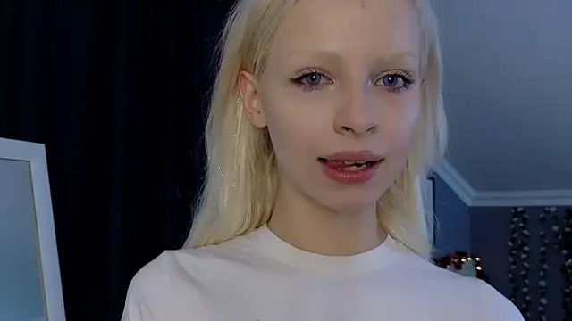 Snapshot of Naomi_Demio chatting on May 2026 12:32:02 PM Naomi Demio online show from May 2026 12:32:02 PM