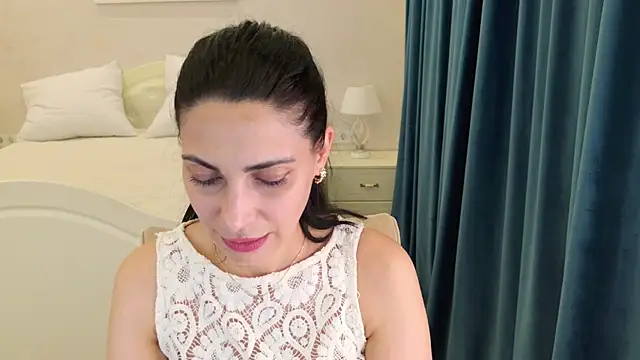 Snapshot of LovelyBeatrice chatting on June 2026 06:33:01 PM LovelyBeatrice online show from June 2026 06:33:01 PM