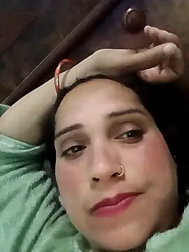 Snapshot of Cute-karisma1234 chatting on January 2026 04:00:01 PM Cute-karisma1234 online show from January 2026 04:00:01 PM