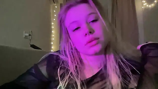 Lulu Di online show from April 2026 07:55:02 PM