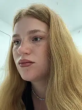 Snapshot of SunnyGrin chatting on March 2026 09:21:02 PM SunnyGrin online show from March 2026 09:21:02 PM