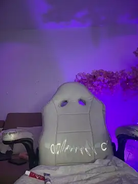 Snapshot of Doll_Luna_ chatting on April 2026 08:15:01 PM Doll Luna online show from April 2026 08:15:01 PM